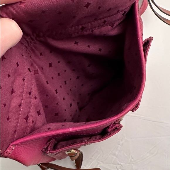 Fossil Morgan Traveler fuchsia leather adjustable crossbody bag - Picture 8 of 15